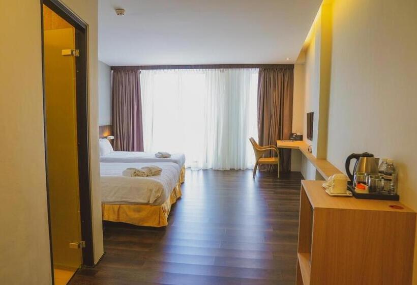 Трехместный Номер Deluxe, Roxy Hotel Serian