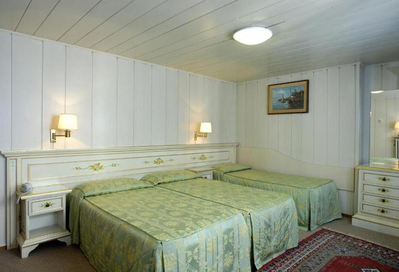اتاق استاندارد سه نفره, Albergo Basilea