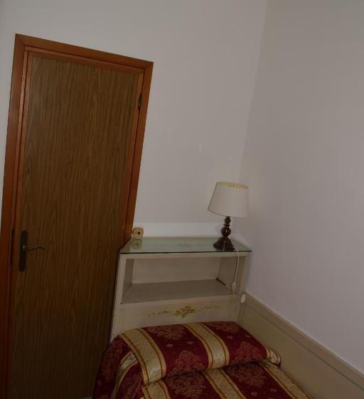 اتاق استاندارد یک نفره, Albergo Basilea