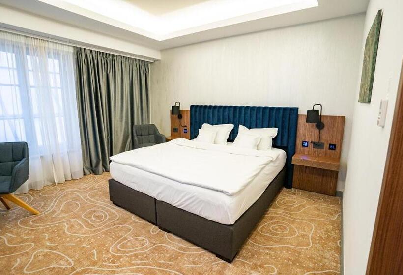 Quarto Estandar, Atlas