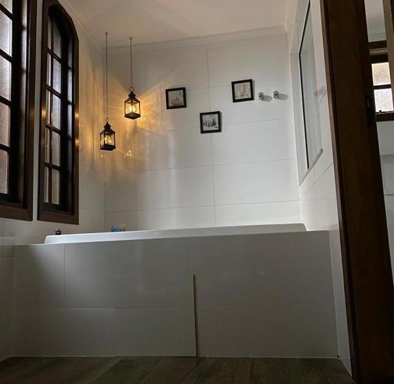Quarto Estandar com Hidromassagem, Villaggio Cascate