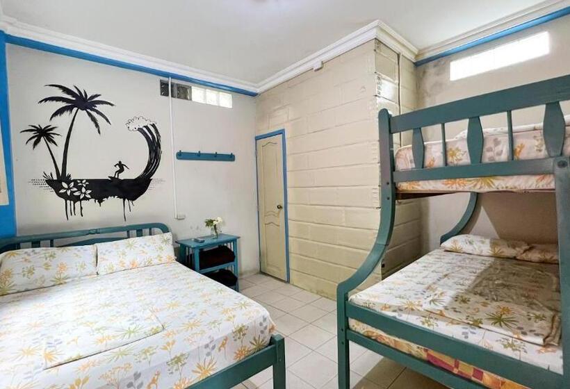 غرفة قياسية ثلاثية, Arrecife Montañita Hostal