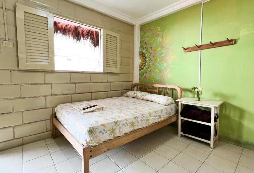 غرفة قياسية رباعية, Arrecife Montañita Hostal