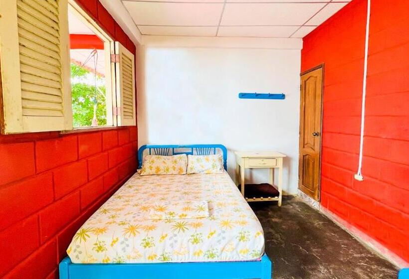 غرفة قياسية, Arrecife Montañita Hostal