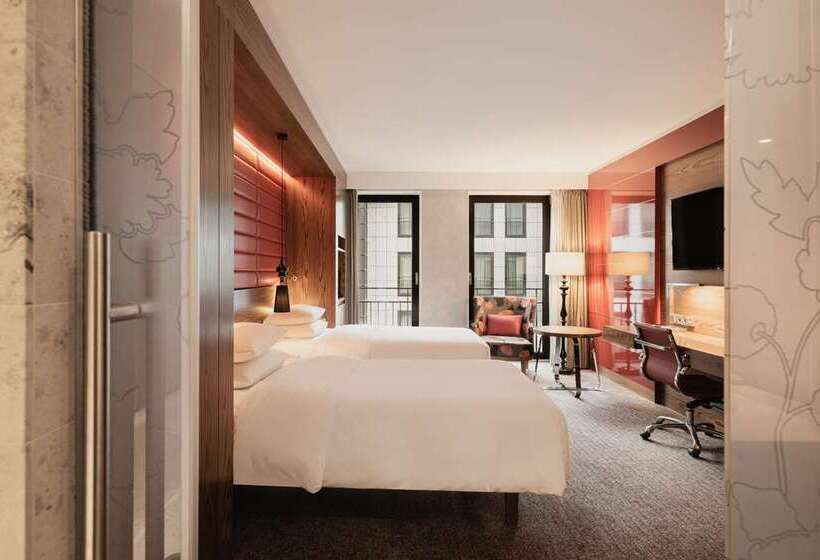 Номер Deluxe, Conrad London St. James