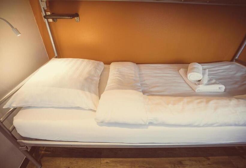 싱글 기본 룸 공용 욕실, Tourist Inn One Amsterdam