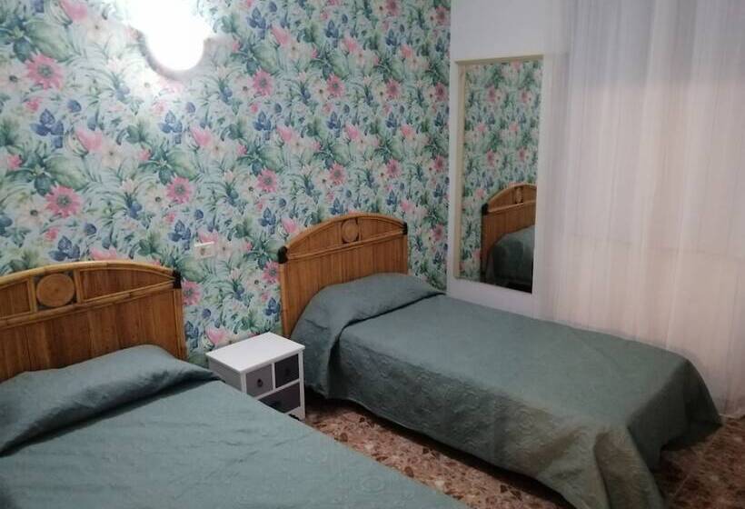 バス共有のスタンダードルーム, Alcaravaneras Hostel
