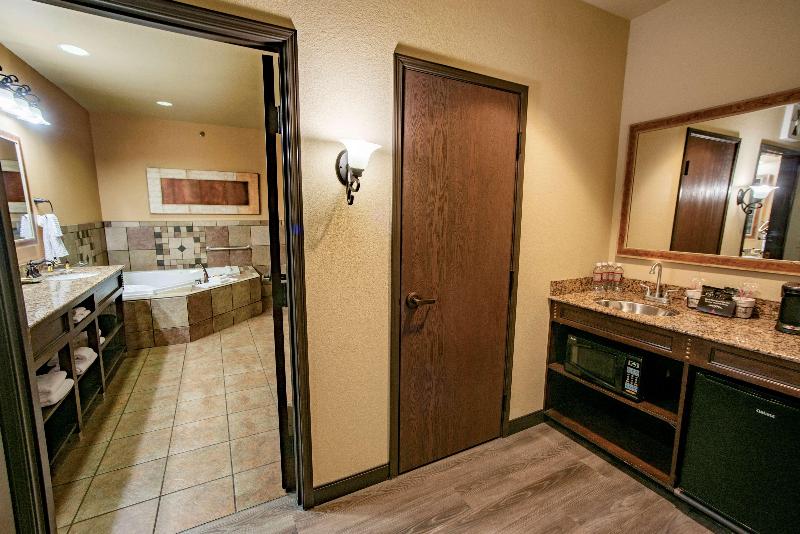 스위트 킹사이즈 침대, Best Western Plus Cimarron Hotel & Suites