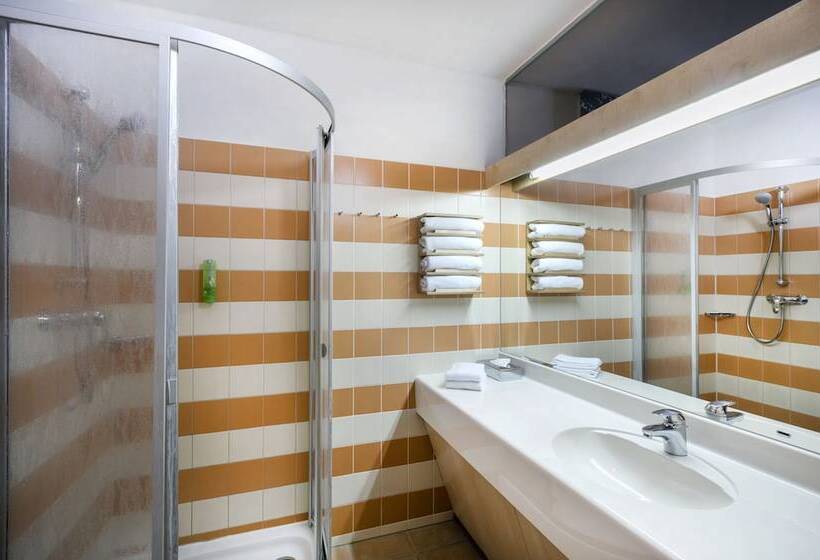 4인용 스탠다드 룸, Jufa Hotel Graz City