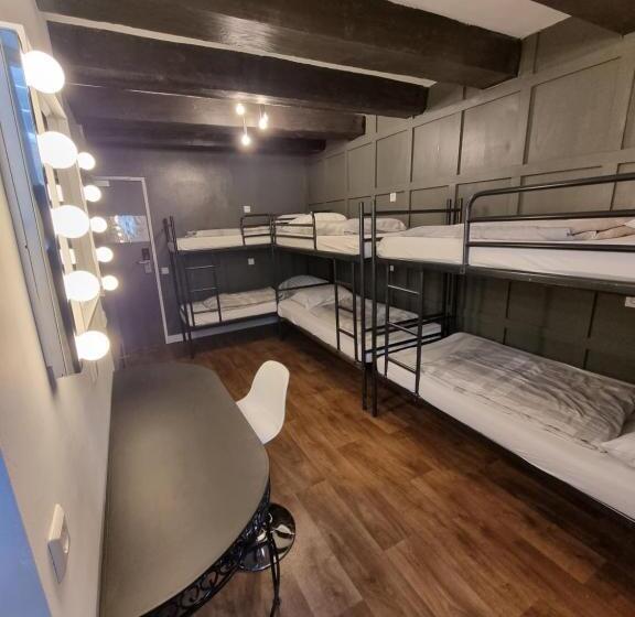 سرير فى غرفة مشتركه, International Budget Hostel City Center