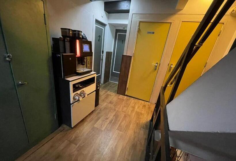 سرير فى غرفة مشتركه, International Budget Hostel City Center