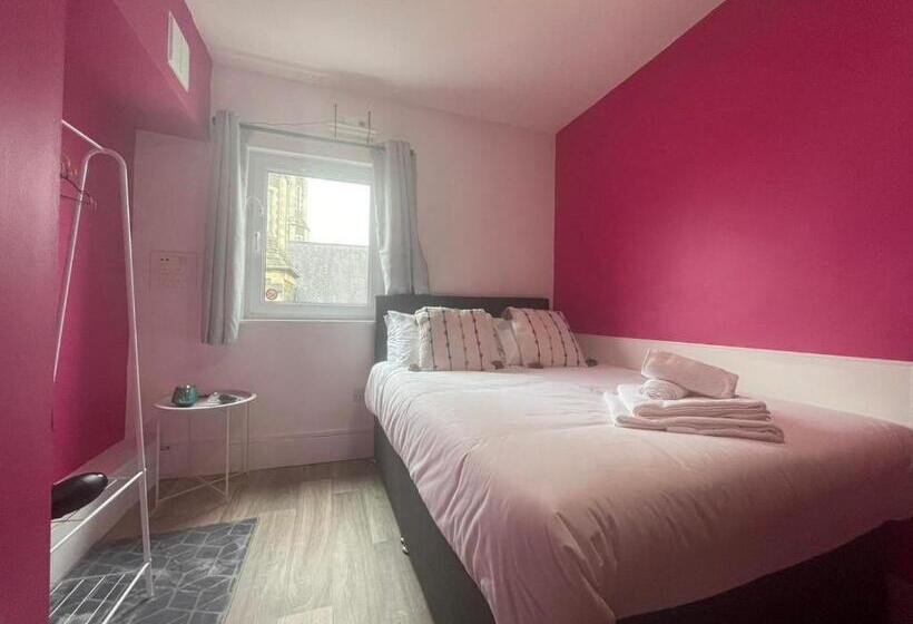 Quarto Estandar Banheiro Compartilhado, Neon 160