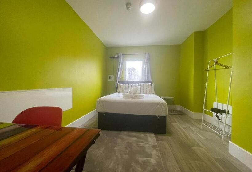 Quarto Estandar Banheiro Compartilhado, Neon 160