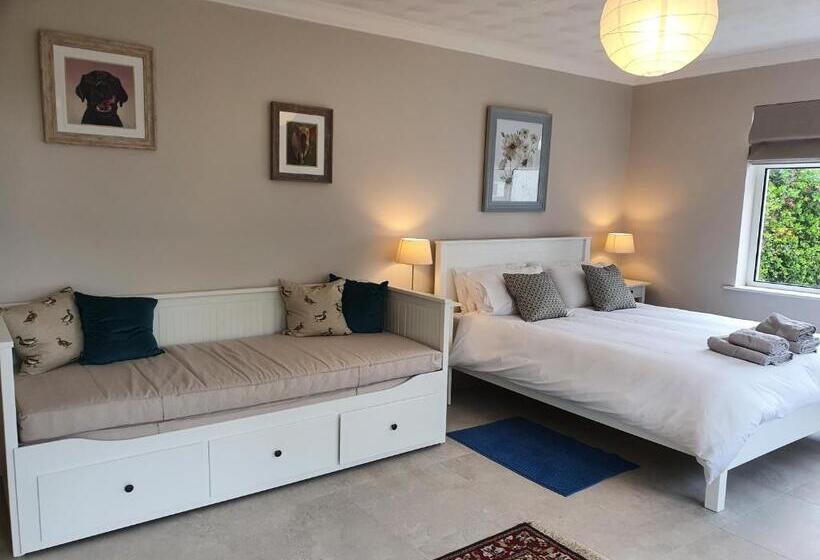 Quarto Familiar, Five Ferns House