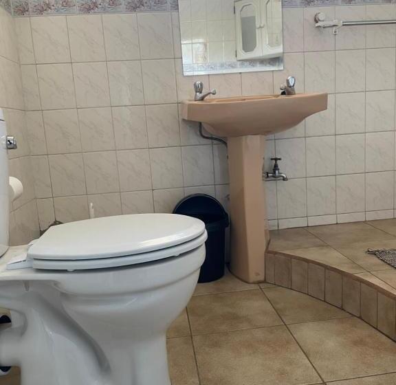 Quarto Deluxe, Host Hub Guest House