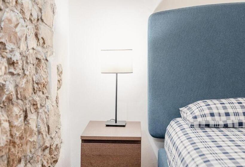 Quarto Estandar, Residenza De Gemmis