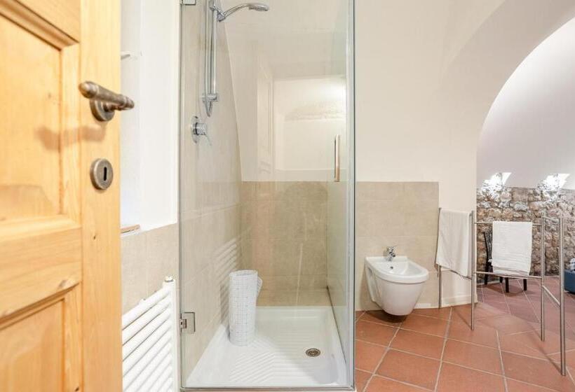 Quarto Estandar, Residenza De Gemmis