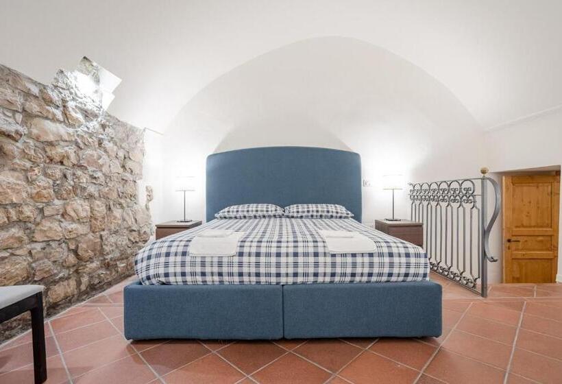 Quarto Estandar, Residenza De Gemmis