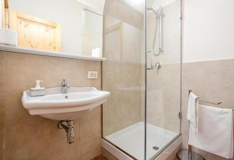 Quarto Estandar para Deficientes Físicos, Residenza De Gemmis