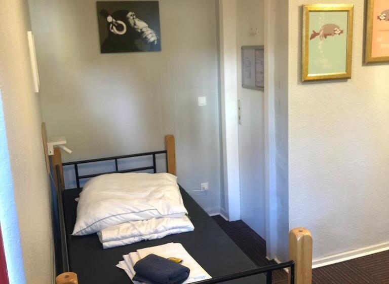 Quarto Economy, Backpackers Düsseldorf   Self Check In