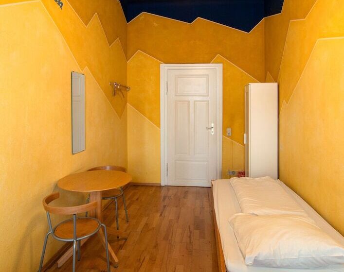 Номер Стандарт Совместная Ванная, Hostel Mondpalast