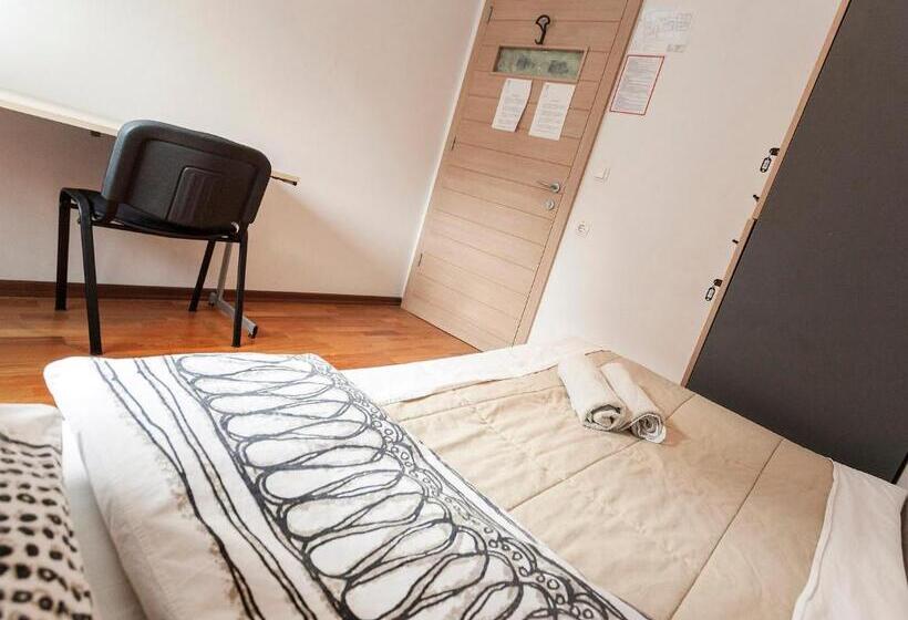 标准单人间共用浴室, Hostel Situla