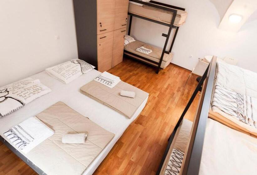 四人标准间, Hostel Situla