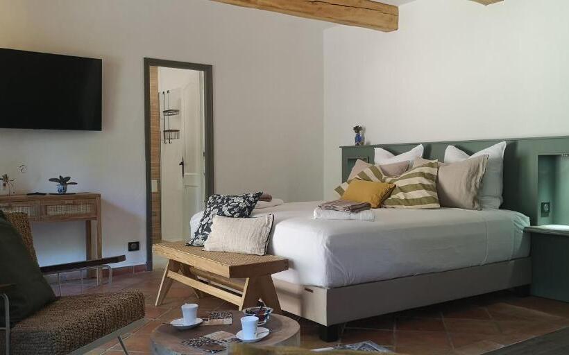 Quarto Estandar Cama King, Domaine Des Chênes De La Galline
