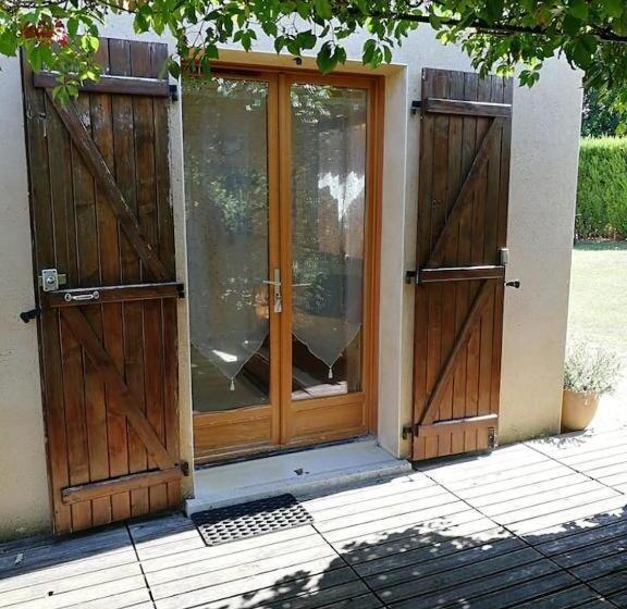 Семейный Номер Вид на Сад, Chambre D Hôtes La Cavaille