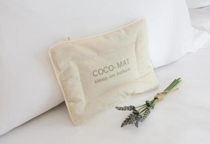اتاق خانوادگی, Chloe Luxury
