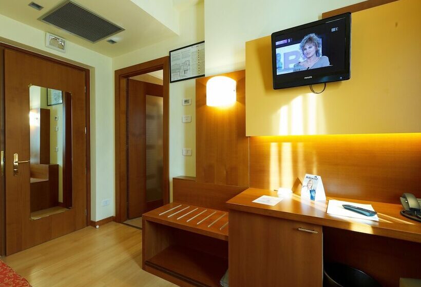 Номер Стандарт Трехместный, Villa Delle Rose   Malpensa