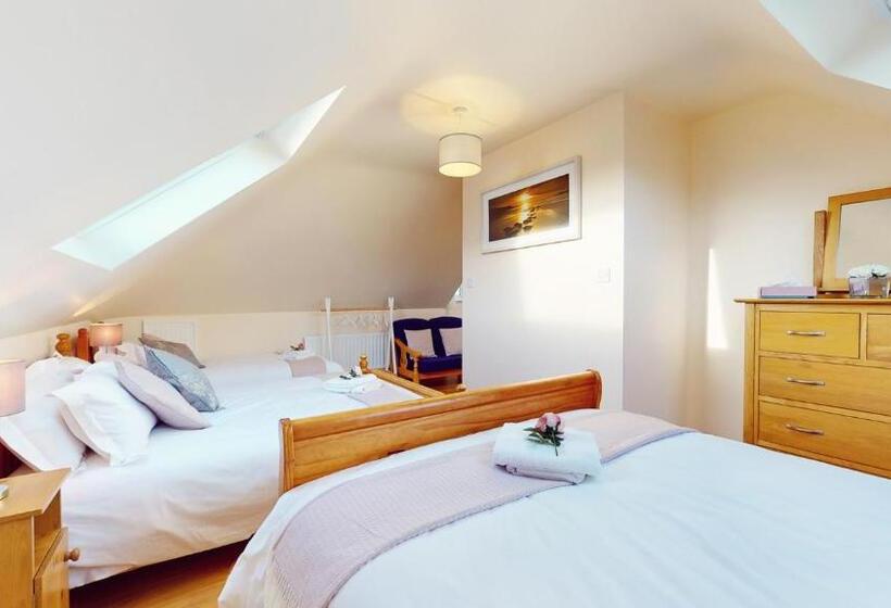 Семейный Номер, Ross Beach Family Farmhouse B&b