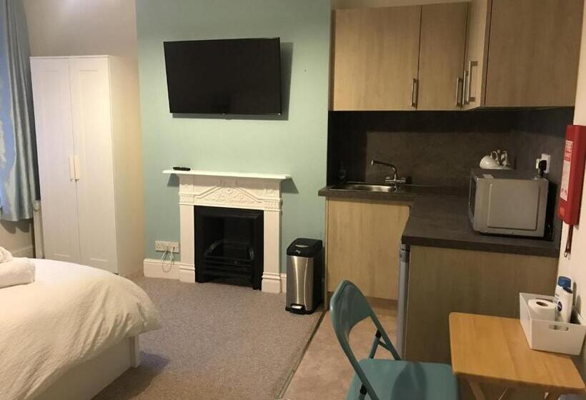 اتاق استاندارد با سرویس بهداشتی مشترک, Poole Stay
