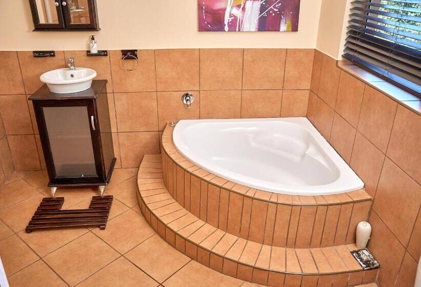 Номер Стандарт Трехместный, Seaview Executive Guest House