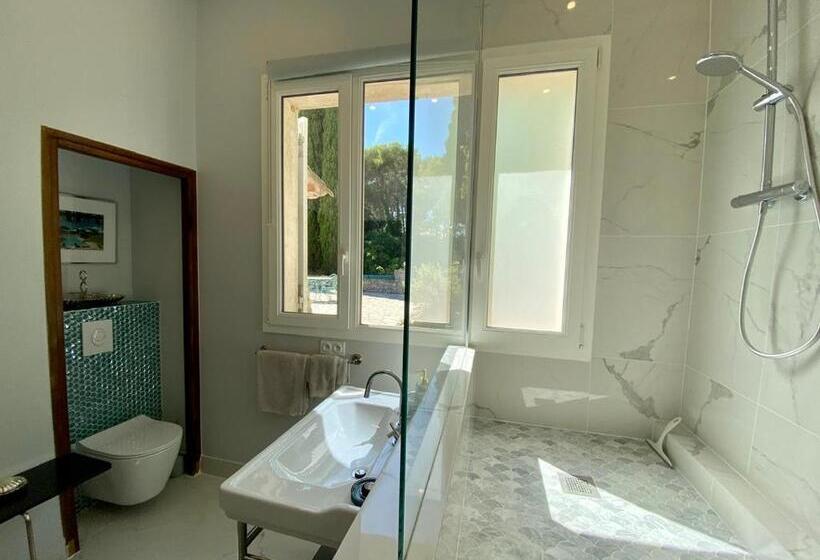 اتاق لوکس با تخت بزرگ, Domaine Des Encourdoules