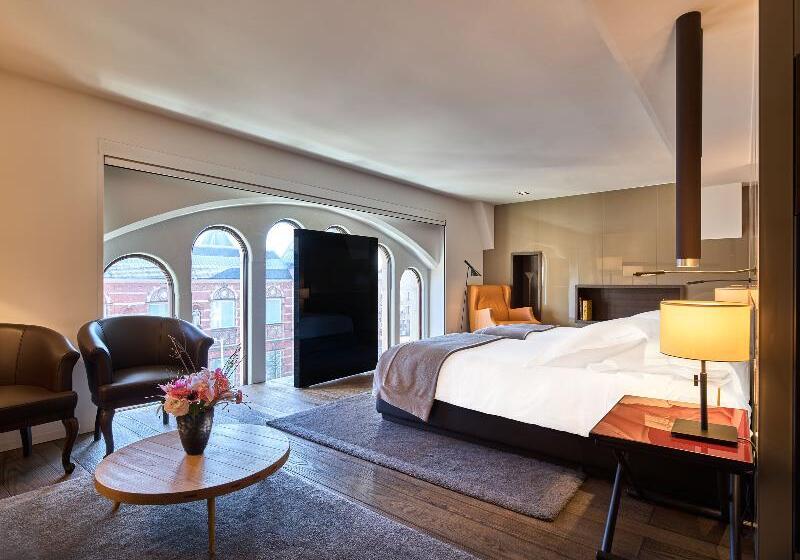 Junior Suite, Conservatorium