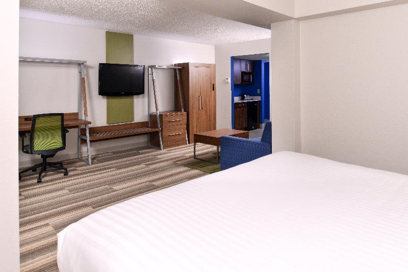 디럭스 룸, Holiday Inn Express & Suites Raleigh Ne   Medical Ctr Area, An Ihg