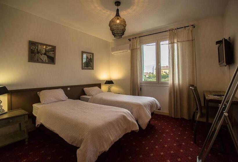 Номер Стандарт, Le Plan B   Hôtel 3 étoiles   Restaurant
