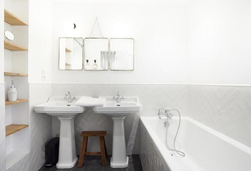Номер Superior Кровать Кинг, Maison 1634   Parking, Petit Dejeuner Compris, Proche Centre, Climatisation, Piscine