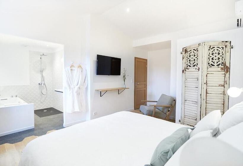 Люкс с гидромассажем, Maison 1634   Parking, Petit Dejeuner Compris, Proche Centre, Climatisation, Piscine