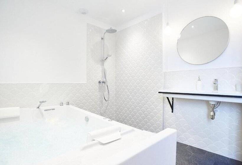 Люкс с гидромассажем, Maison 1634   Parking, Petit Dejeuner Compris, Proche Centre, Climatisation, Piscine