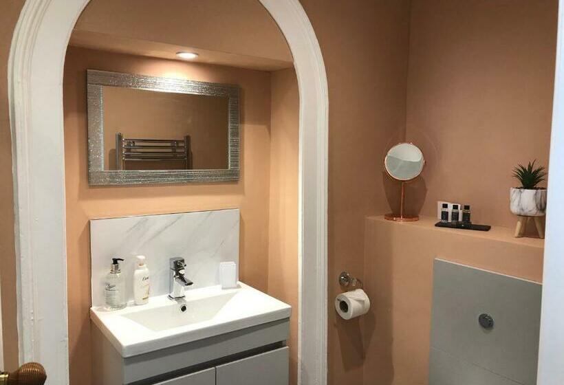 Номер Стандарт Вид на Горы, Mount Street House