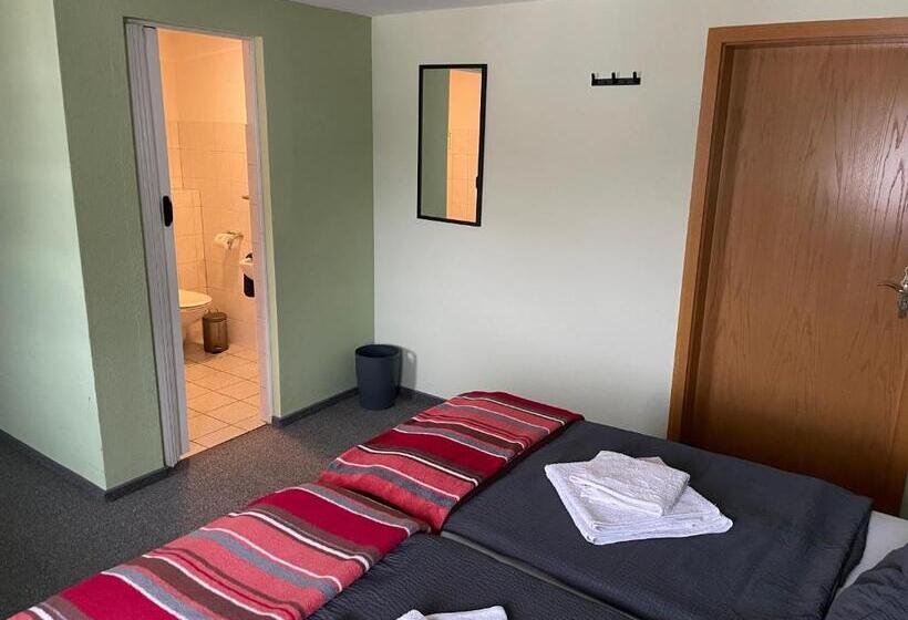 Номер Стандарт, Pension & Gaststätte Bauernstube