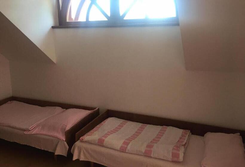 Quarto Estandar Cama King para Deficientes Físicos, Göncölház
