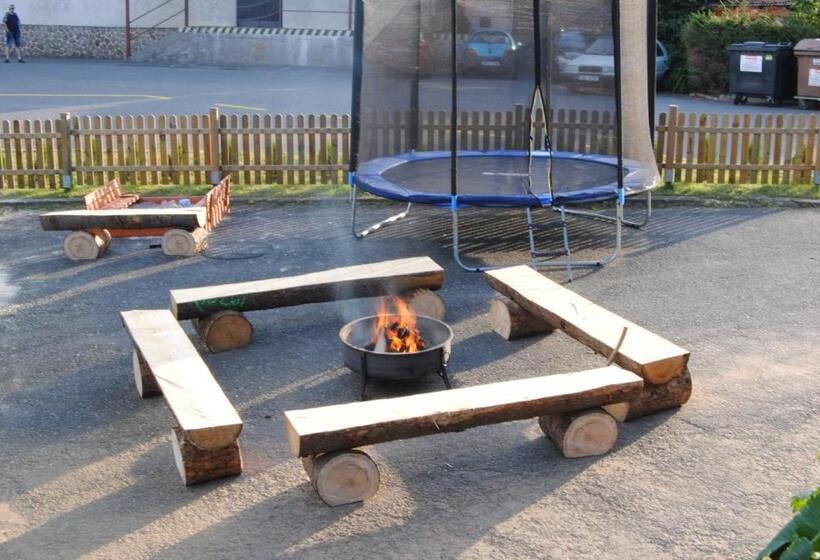Quarto Triplo Estandar com Sacada, Penzion Pod Hamižnou