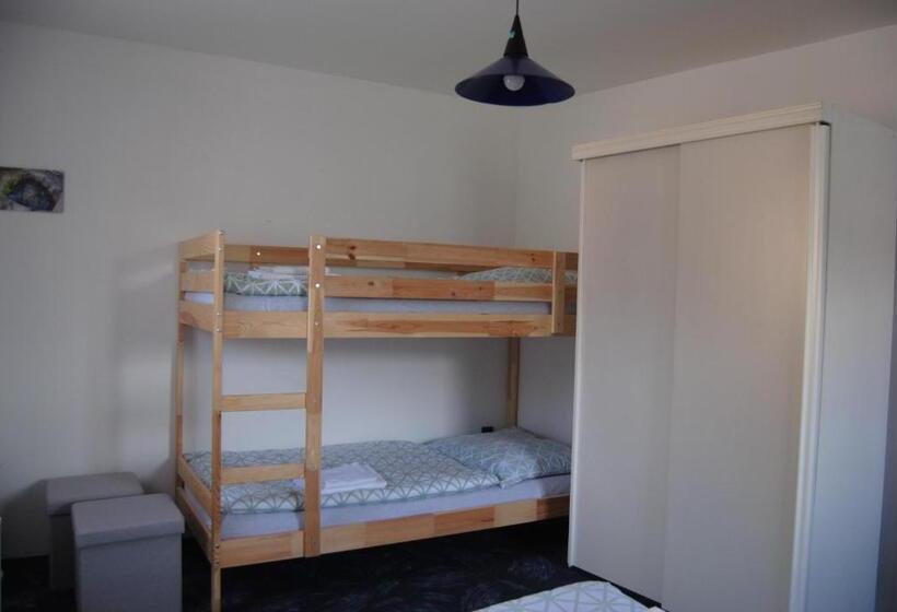 Quarto Quádruplo Estandar, Penzion Pod Hamižnou