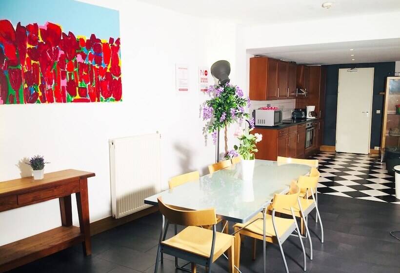 4 Bedroom Apartment, Amsterdam Nieuwmarkt Center Apartments