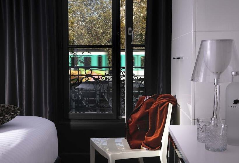 Классический Номер, First Hotel Paris Tour Eiffel