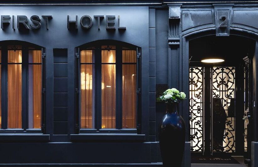 Люкс с Видом, First Hotel Paris Tour Eiffel