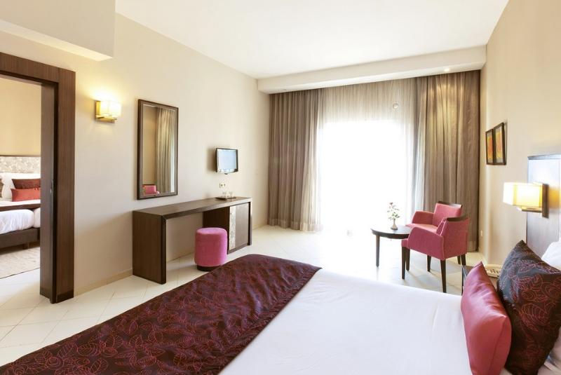 Люкс, First Hotel Paris Tour Eiffel